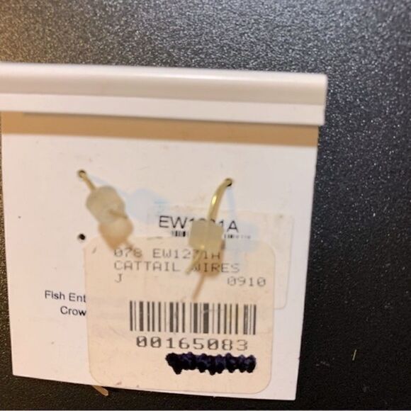 Enamel Flower Earrings Drop Dangle Gold Tone Metal 1.5” Gorgeous NWT - Picture 3 of 3